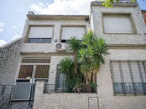 VENTA CASA 3 AMB , COCHERA PATIO Y TALLER V LUGANO