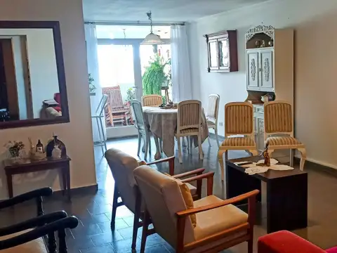 IMPECABLE!!!  Dto 3 Dorm -  2 Baños - Con Balcón y Cochera! 