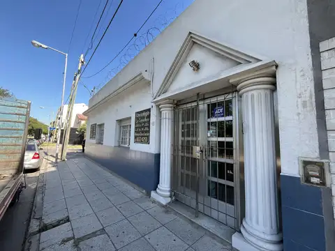 Casa De 4 Amb Con Garage Y Fondo. Lote 12,99 X 14,94