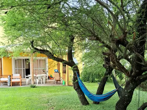 Casa en Alquiler con 3 cocheras