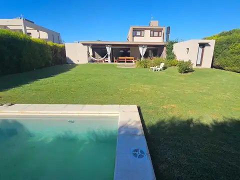 Casa en Puerto Roldan