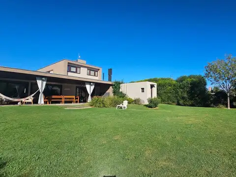 Casa en Puerto Roldan