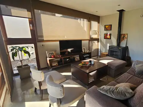 Casa 6 ambientes con 3 baños