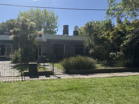 Venta de CASA 5 DORMITORIOS, en Ensenada