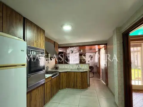 Casa 5 ambientes con 2 baños