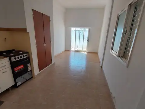 Monoambiente con balcon