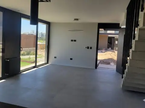 Depto Tipo Casa en Venta con 1 cocheras