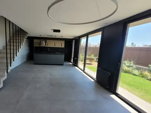 Depto Tipo Casa 4 ambientes con 2 baños