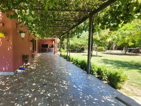 Venta Bella Casa con Gran Parque en Lunlunta Maipú