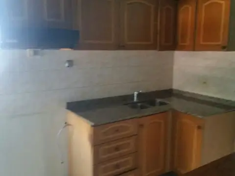 Av. J. D. Peron 3900, Piso 3