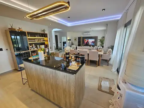 Casa en Venta en Pilar del Este - Santa Elena, USD 330.000