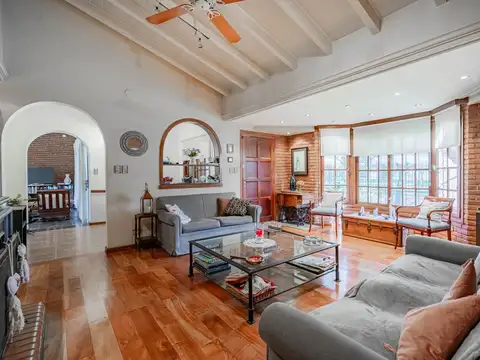 Casa en venta de 6 ambientes en Ciudad Evita Chalet de categoría