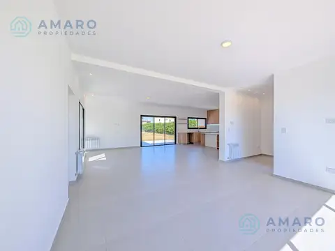 Casa 5 ambientes con 3 baños