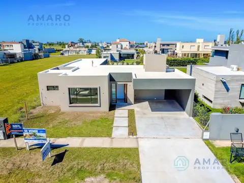 Casa 5 ambientes con 3 baños