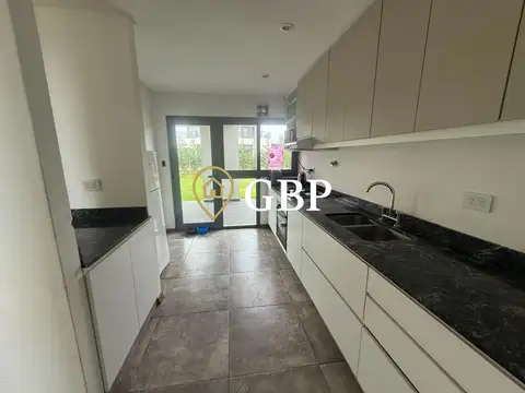 Casa 5 ambientes con 3 baños