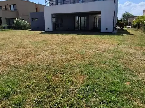 Casa en alquiler Anual Canning Barrio Los Talas