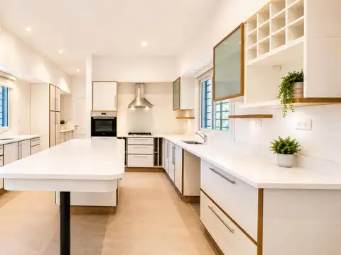 Casa 4 ambientes con 6 baños