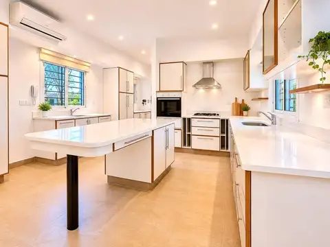 Casa en Venta con 2 cocheras