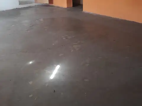 Local comercial en alquiler sobre Av. San Lorenzo Oeste
