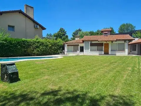 Casa en Mapuche CC con pileta y quincho