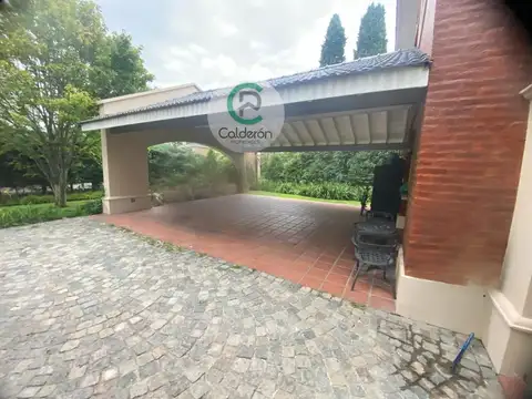 Casa 5 ambientes con 4 baños