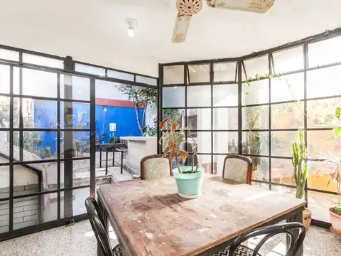 VENTA CASA MULTIFAMILIAR CON COCHERA LANUS ESTE