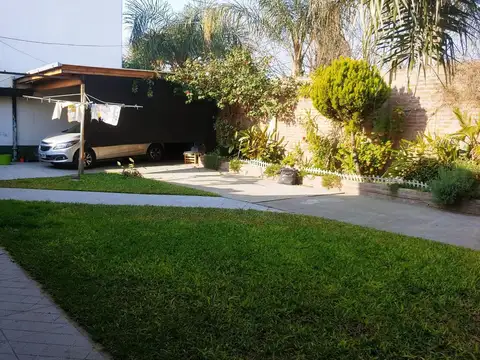 Casa en Venta con 3 cocheras