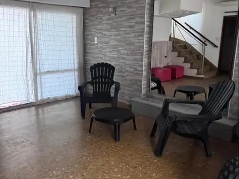 Depto Tipo Casa en Venta de 4 dormitorios