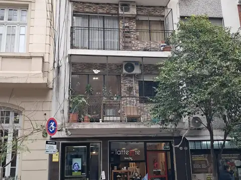 Muy Luminoso, 4° piso al frente con balcón