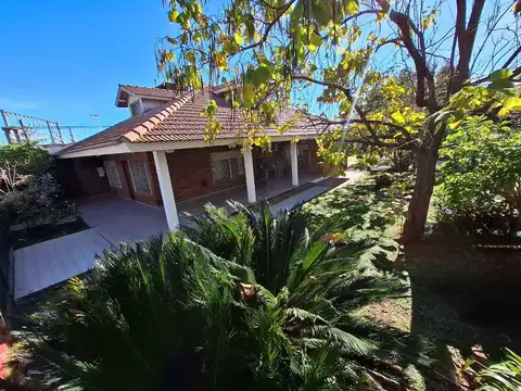 Casa 5 ambientes con 6 baños