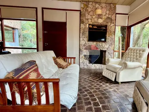 Casa 5 ambientes con 2 baños
