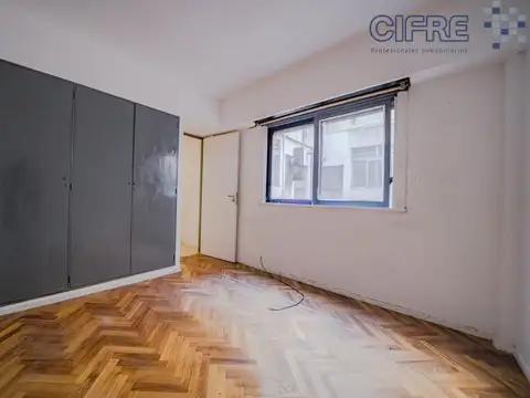 Departamento de 2 ambientes a reciclar, con cocina y lavadero independiente.