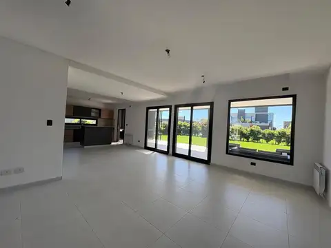 Casa 5 ambientes con 4 baños