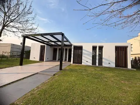 Casa en Venta en Haras Santa María, USD 240.000