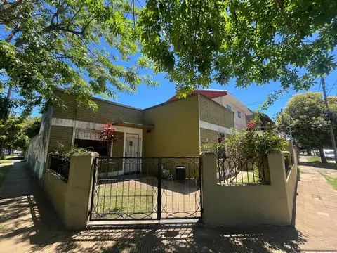 VENTA Casa 3 amb Jardin Cocheras Parri SAN ISIDRO