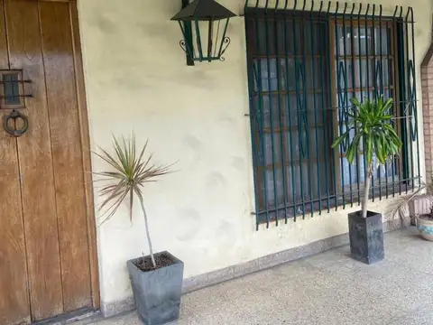 Casa en Venta en Gonzalez Catan, USD 180.000