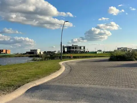 Av. De Los Lagos