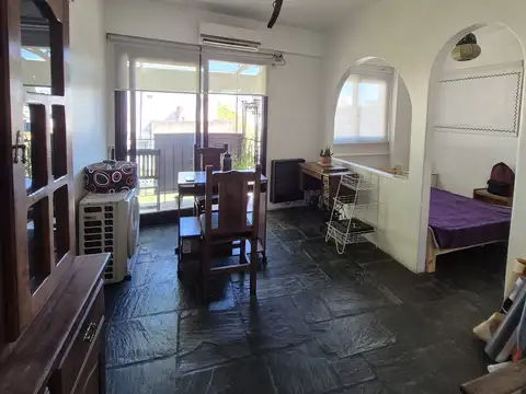 DEPARTAMENTO 2 AMB. C/BALCÓN EN CABALLITO. PISO 3 POR ESCALERA. OPORTUNIDAD!