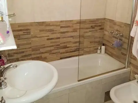 Casa 5 ambientes con 2 baños