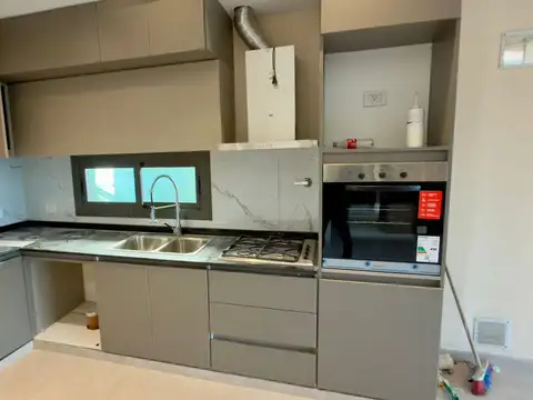 Casa en Alquiler con 2 cocheras