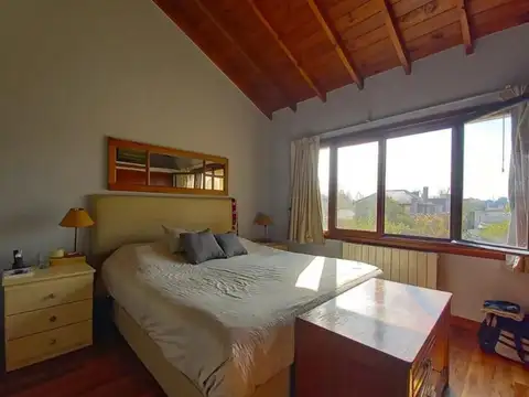 Casa en Venta con 4 cocheras