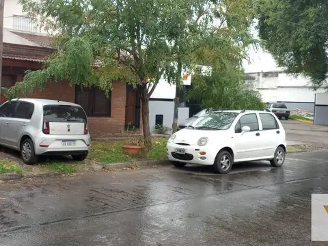 Casa en venta - 3 Dormitorios 3 Baños 2 Cocheras - 164Mts2 - Lomas del Mirador