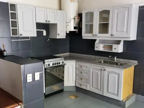 Depto Tipo Casa en Alquiler de 4 ambientes