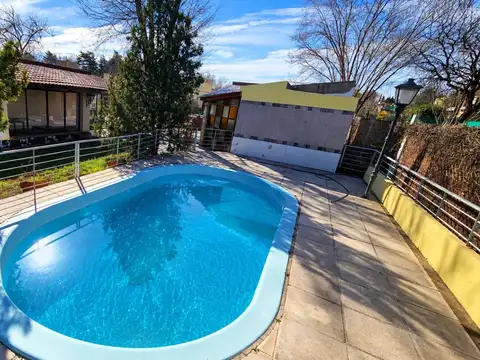 Casa en Venta con 2 cocheras