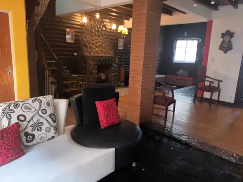 "EXCELENTE UBICACION"   "Z ONA COMERCIAL "   CASA EN VENTA   (Bustamante  y Chilavert)   (V. CELINA)