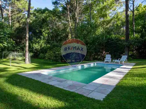 Casa en Alquiler Temporal en Carilo, USD 2.000
