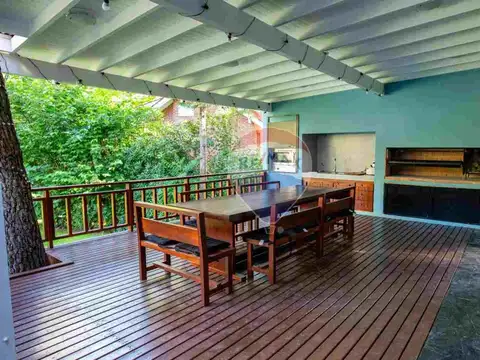 Casa 6 ambientes con 4 baños