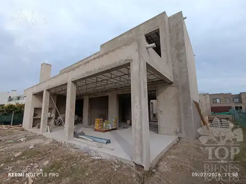 Casa en Venta en El Cantón - Barrio Golf, USD 420.000