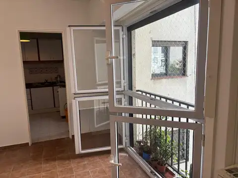 EXCELENTE 2 AMB. MUY LUMINOSO CON 2 AIRE ACONDICIONADO