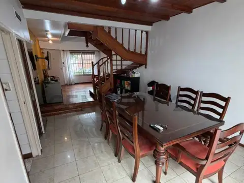 Casa 5 ambientes con 3 baños